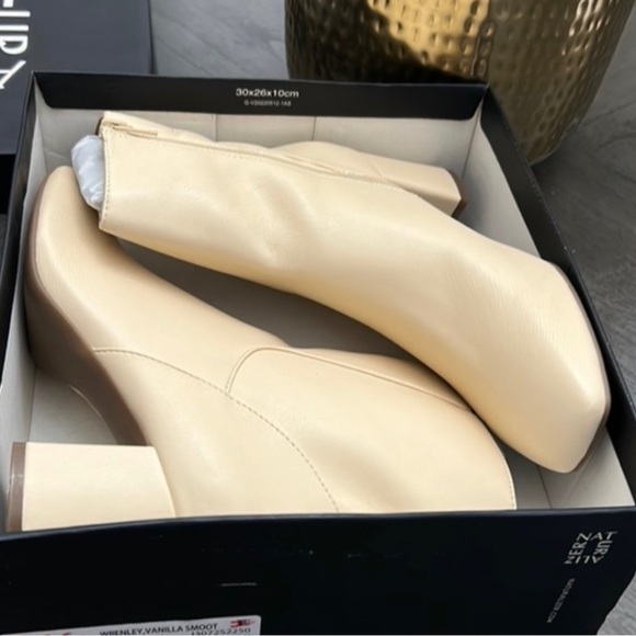 Naturalizer Wrenley Bootie - Picture 2 of 9